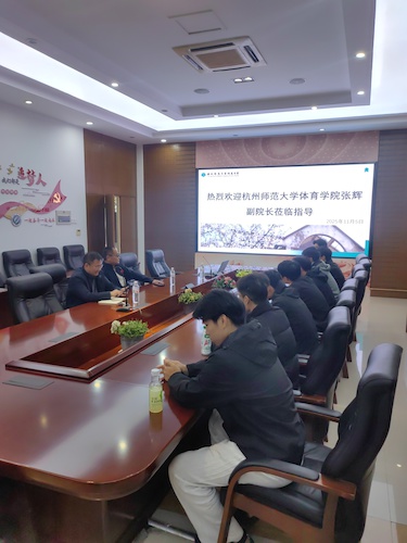 11月5日上午，张辉副院长走访杭师大附中实习点