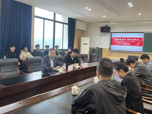 11月6日上午，周武院长走访余杭中学实习点