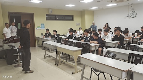 见习主题班会研讨