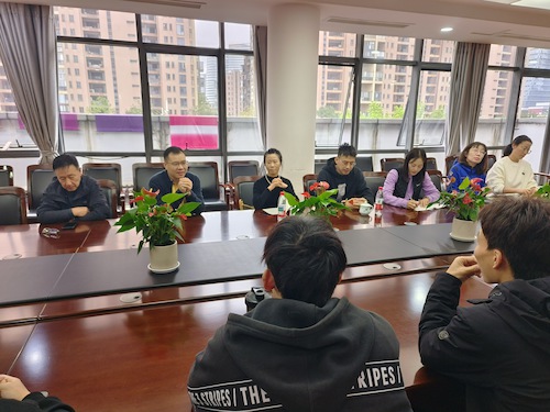 11月7日上午,黄燕书记走访江南实验学校实习点 11月7日上午,黄燕书记走访江南实验学校实习点